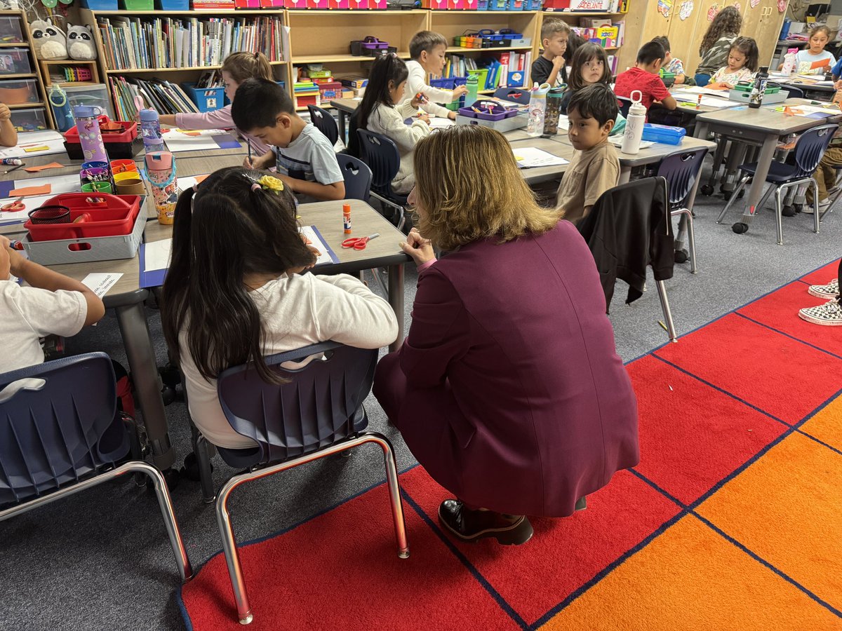 Thank you Dr. Vitalie for stopping by to visit Foussat today.  We love showing off all the amazing learning that happens at Foussat everyday!@OsideSup <a href="/FoussatSchool/">Foussat School</a>