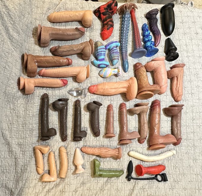 PorchaeTS - Finally got all the newer toys laid out together. Doesn’t really show you how thick some of these are but you get the idea. https://t.co/3QPFe9RhMr