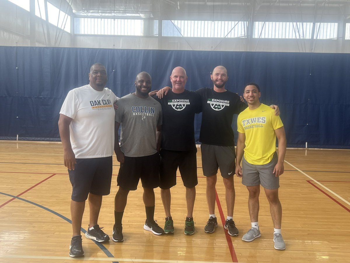 UC_Exposure's tweet photo. Special Thanks to a Great Coaching Staff at the DFW Camp! It's What Makes UCExposure Uncommon, Players not only 'Gain Interest' they Learn What it Takes to Turn Interest to 'Offers' #GetaPlan #GrowYourGame #GetRecruited #TheUncommonApproach @JaimeBoswell2 @S3AHoopsCoaches https://t.co/gFtY0gHCuS