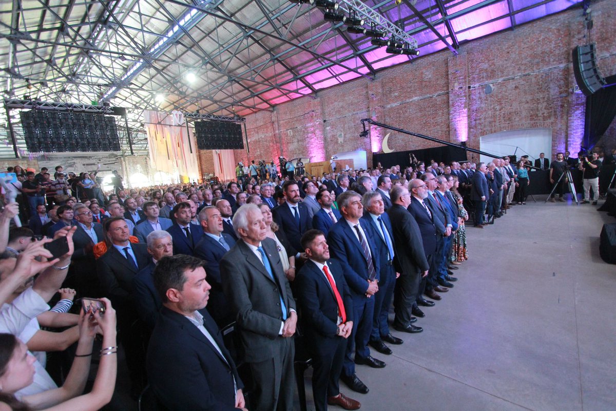 Avanzamos hacia un futuro próspero con la creación de la #RegiónLitoral, conformada junto a los Gobernadores de las Provincias de #Chaco, #Corrientes, #EntreRíos, #Misiones y #Formosa.

Un acuerdo histórico que fortalecerá nuestra cooperación, impulsando el desarrollo regional,