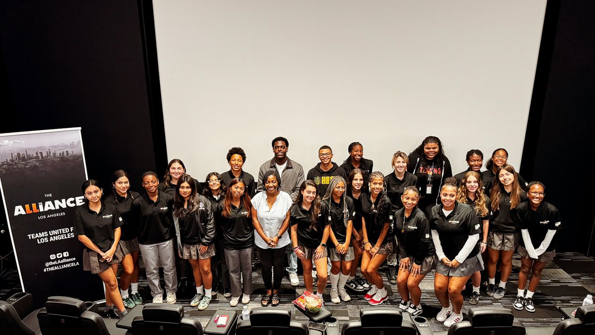 TheLAalliance's tweet photo. The Alliance had the opportunity to touch down at the @nflnetwork for a Career Lab visit where @GALAcademy students hit the gridiron and connected with NFL staff to learn about careers and roles in one of the biggest pro leagues in the world 🏈 https://t.co/o0vGi0Hd9T