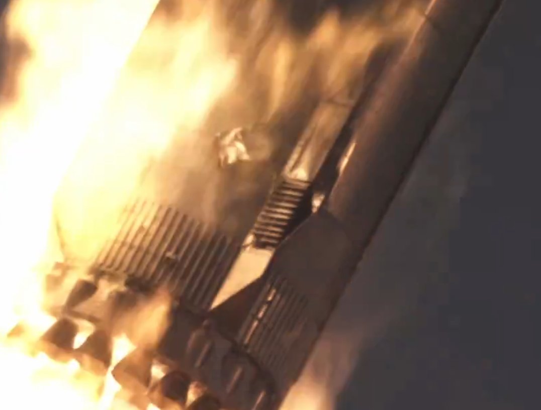 Watch that chine cover whip about like plastic wrap. The forces here are nuts.