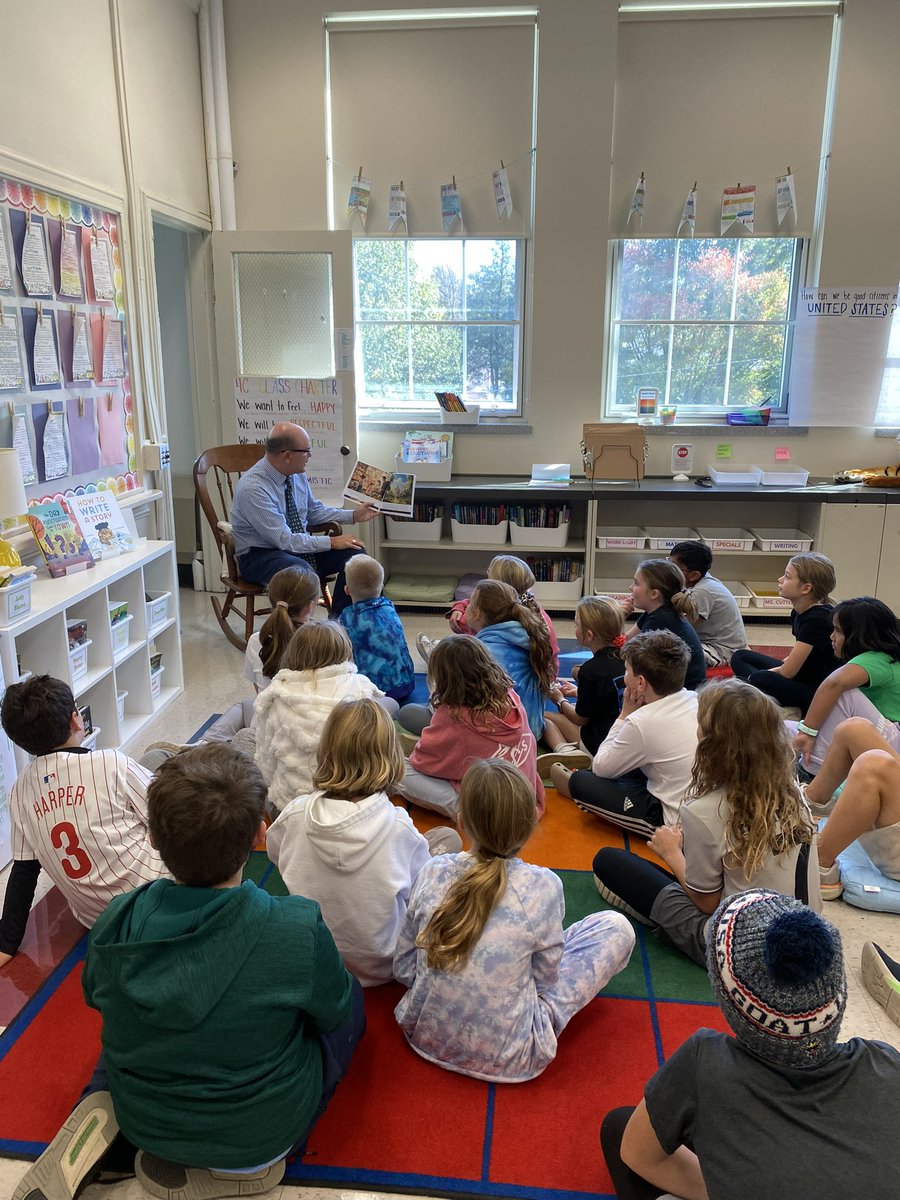 JeffBoogaard's tweet image. Thank you, Miss Cutter, for allowing me to be a guest reader in your class today. I learned a lot about being a good citizen!