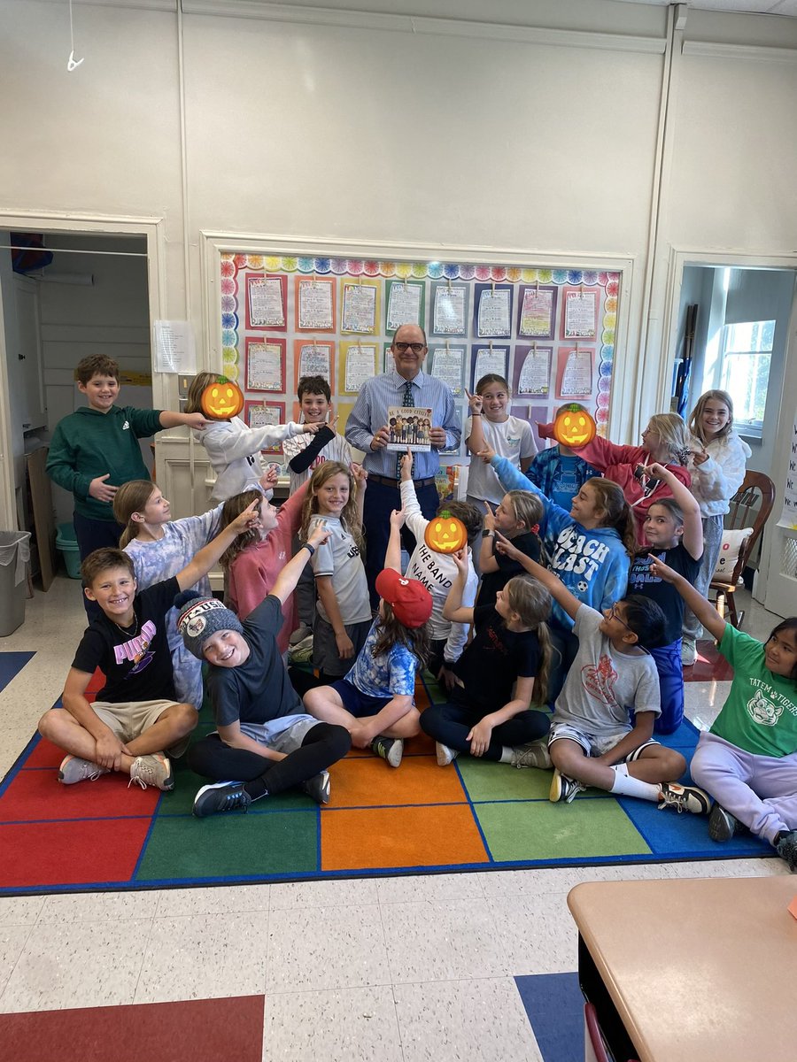 JeffBoogaard's tweet image. Thank you, Miss Cutter, for allowing me to be a guest reader in your class today. I learned a lot about being a good citizen!