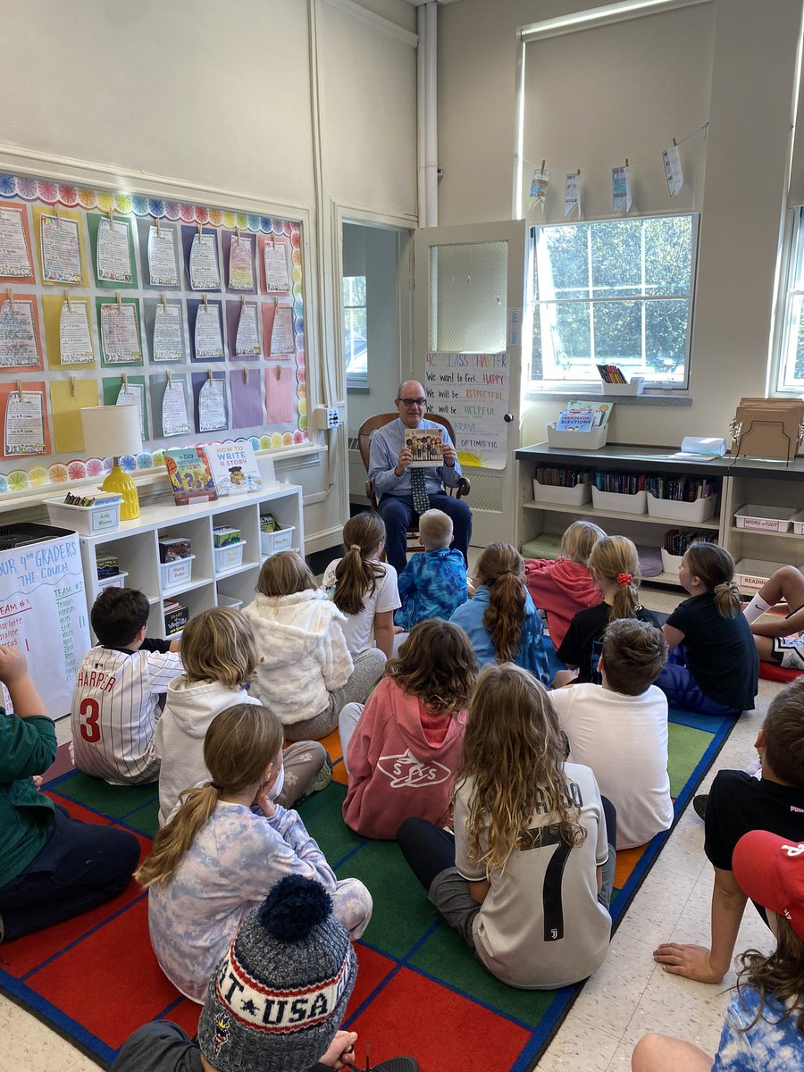 JeffBoogaard's tweet image. Thank you, Miss Cutter, for allowing me to be a guest reader in your class today. I learned a lot about being a good citizen!