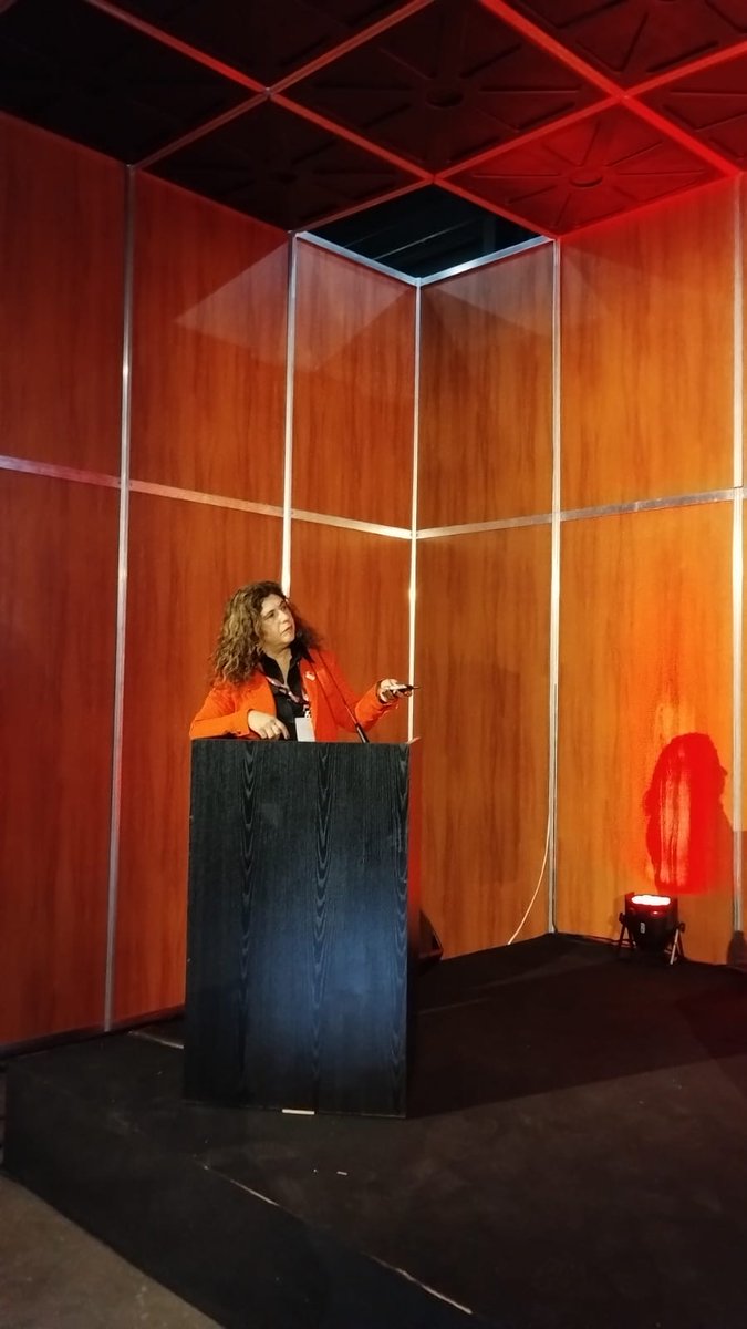 CorazonyMujer's tweet photo. 📣Imágenes imperdibles de nuestro gran comienzo de congreso @SAC_54
La Dra Rosa Barcellos hablando sobre: Isquemia miocárdica sin lesiones significativas
👉En la mesa de Cardiopatía isquémica en la mujer, ¿debo pensar distinto?
#congresosac https://t.co/hGcgpVEBUq