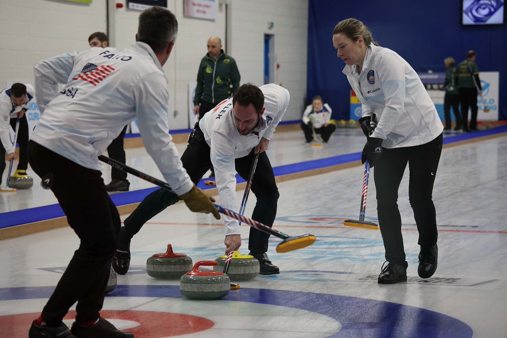 With a record of 6-0, Team USA qualifies for playoffs at the World Mixed Championship! 🇺🇸
Follow along ➡️ loom.ly/OrOZ1ls
📸 Jim McNair