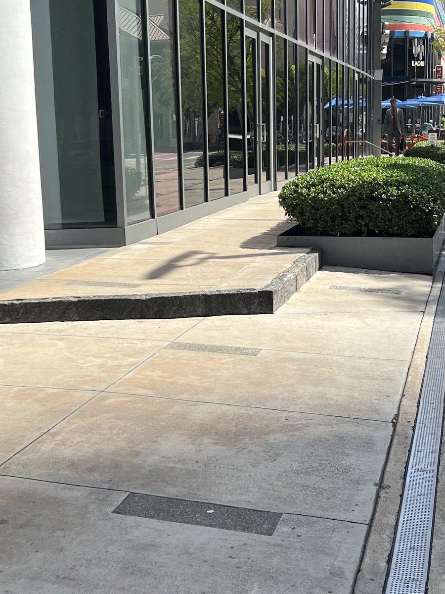 stevewright64's tweet photo. This is what happens when sidewalks are elevated but done poorly. The eastern edge is beveled like a ramp, but the western edge is not. I tripped and fell. It is a nightmare for a people with disabilities. #universaldesign #safesidewalks #perilsforpedestrians #miami #fixthis #ada https://t.co/KOBvn06qF4