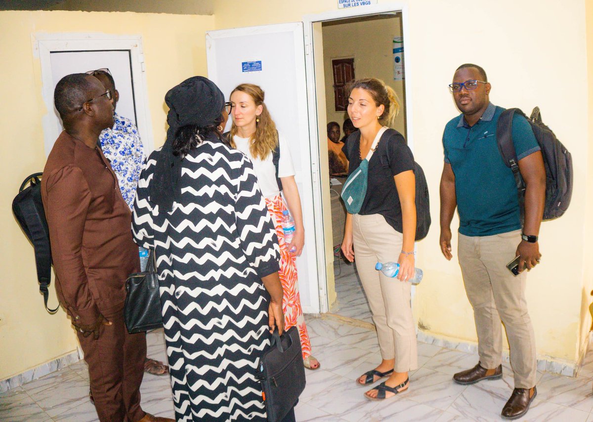 Ce fut un réel plaisir de recevoir la mission la Expertise France au sein de l'AGD Association des Gestionnaires pour le Développement  Après une présentation enrichissante de nos actions et projets, nous avons eu l'opportunité de leur faire découvrir le centre de santé de l'AGD.