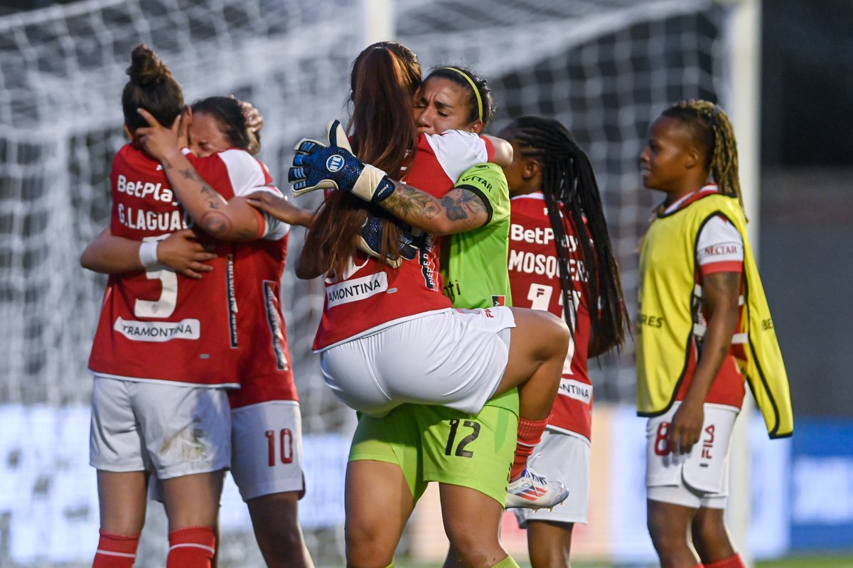 LibertadoresFEM's tweet photo. 🦁💪 ¡FINALISTAS! Que gran noche para las @LeonasSantaFe en la CONMEBOL #LibertadoresFEM 🏆

#LaGloriaEsDeEllas https://t.co/vdyCasnEAa