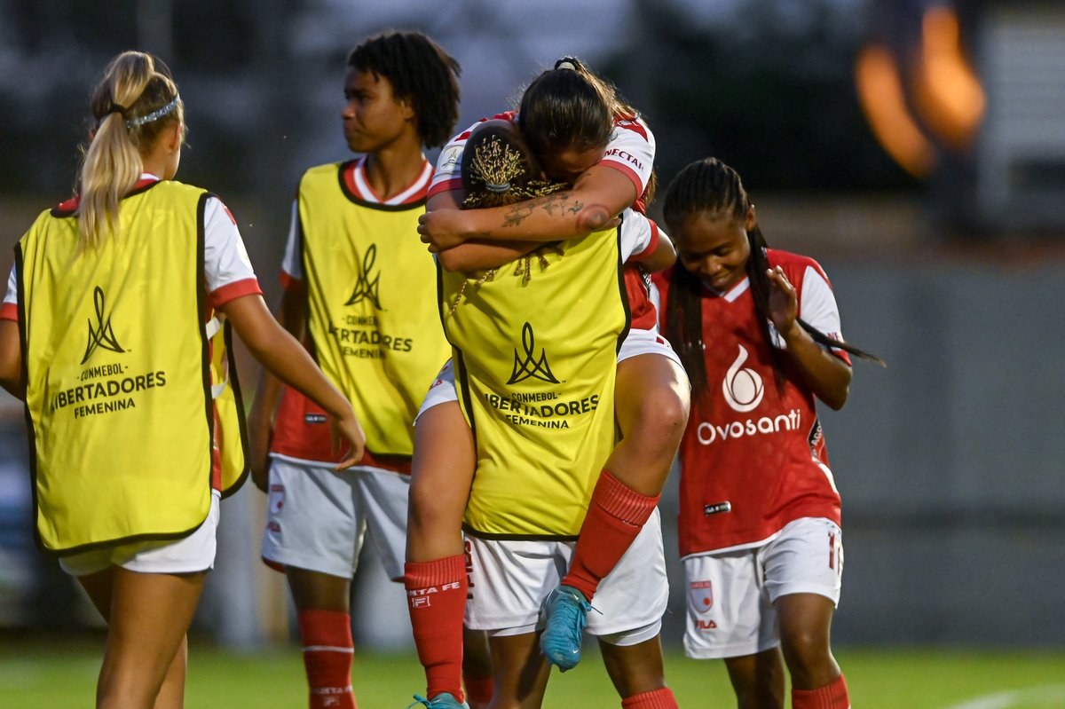 LibertadoresFEM's tweet photo. 🦁💪 ¡FINALISTAS! Que gran noche para las @LeonasSantaFe en la CONMEBOL #LibertadoresFEM 🏆

#LaGloriaEsDeEllas https://t.co/vdyCasnEAa