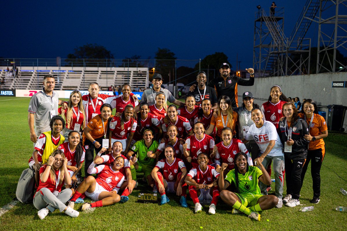 LibertadoresFEM's tweet photo. 🦁💪 ¡FINALISTAS! Que gran noche para las @LeonasSantaFe en la CONMEBOL #LibertadoresFEM 🏆

#LaGloriaEsDeEllas https://t.co/vdyCasnEAa