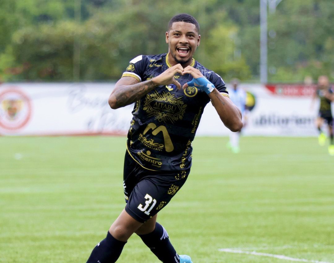 ClubLlanerosFC's tweet photo. 🗣️ ¡𝗖𝗼𝗻𝘁𝘂𝗻𝗱𝗲𝗻𝘁𝗲 𝘃𝗶𝗰𝘁𝗼𝗿𝗶𝗮 𝗽𝗮𝗿𝗮 𝘀𝗲𝗴𝘂𝗶𝗿 𝘀𝗼𝗻̃𝗮𝗻𝗱𝗼! 🅰️🐎 Derrotamos 0-4 a @RealsantanderSA,  importante resultado que nos deja más cerca de nuestro objetivo.

⚽️ 24’ PT - Verdugo, 13’ ST - Montes, 23’ ST - Mosquera, 29’ ST - Ospina. https://t.co/fUTwGxbhO4