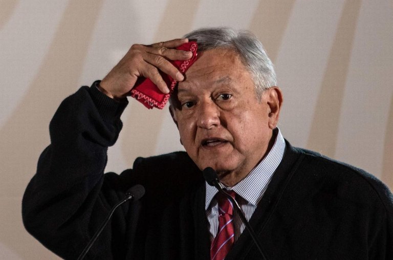 MarkDeReborn11's tweet image. La noticia de Genaro Garcia Luna pasó desapercibida por la prensa internacional. Apenas y la mencionaron. Y es que honestamente, ¿a quién mierdas le importa el destino de un policía? ¿Quieren saber quién si saldrá en todos los titulares de medios internacionales este viernes? 🤗