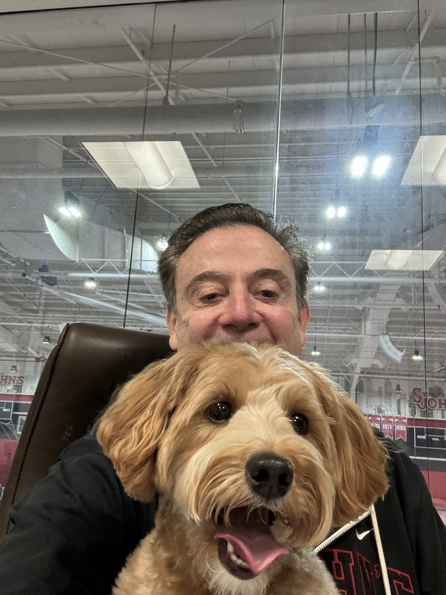 Took a page from ⁦<a href="/KirkHerbstreit/">Kirk Herbstreit</a>⁩ and took my Gigi to practice. What a disaster-peed all over the basketball court -never again 🤦🏼‍♂️