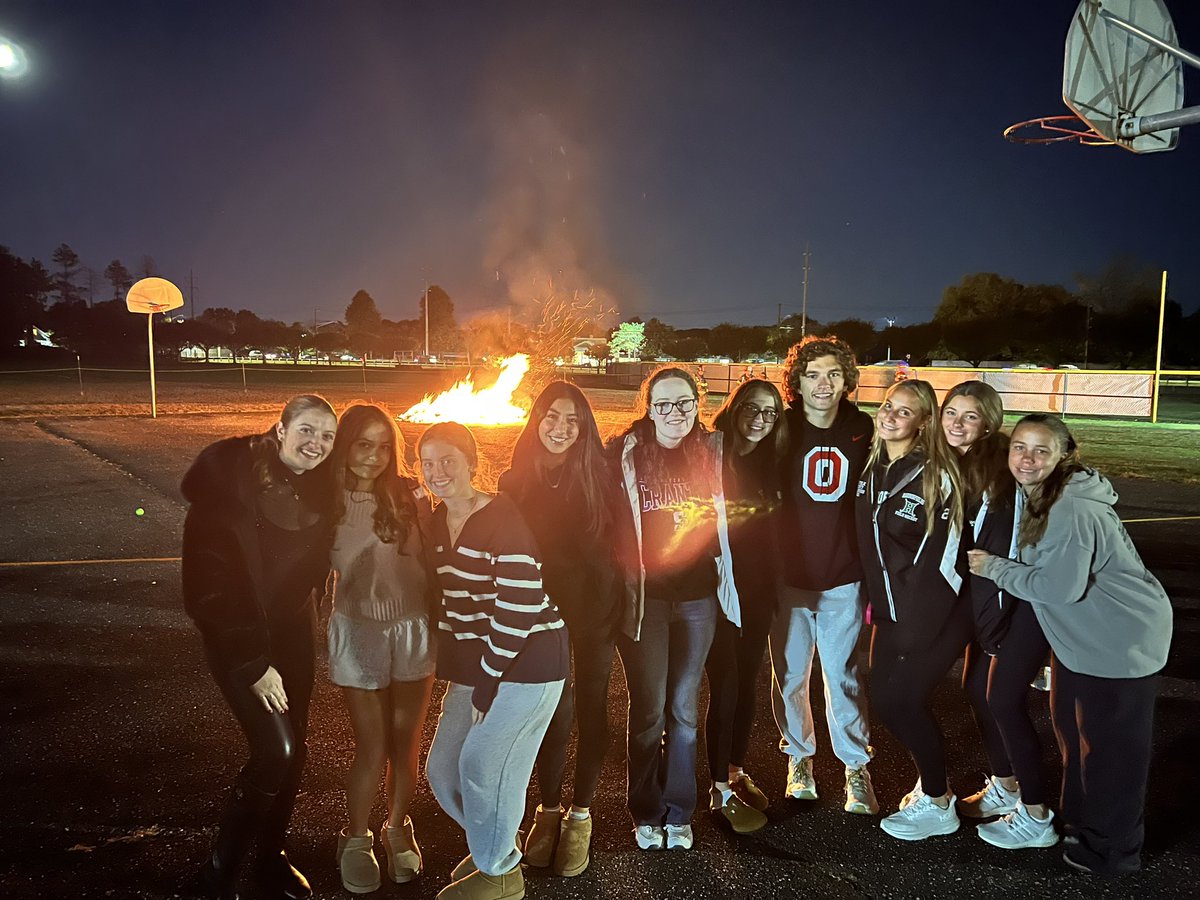 HarborfieldsHS's tweet photo. Great night for a Bonfire! 🔥.  Thank you to the Greenlawn fire department for helping keep the tradition going. #hfstrongertogether https://t.co/PjtwGu0U2Q
