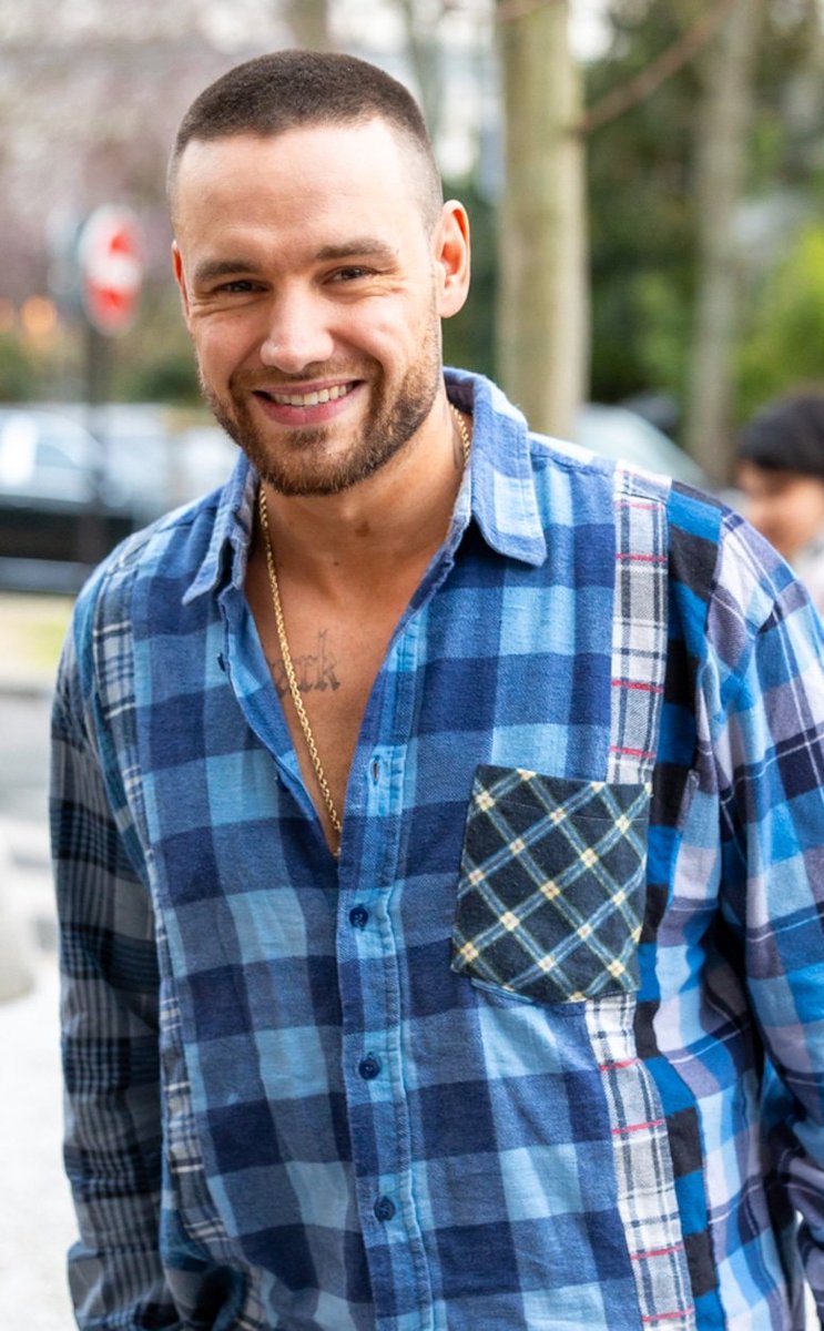 JKat4L's tweet photo. Midnight Memories, I have some. #RIPLIAM https://t.co/7b6vpymKrO