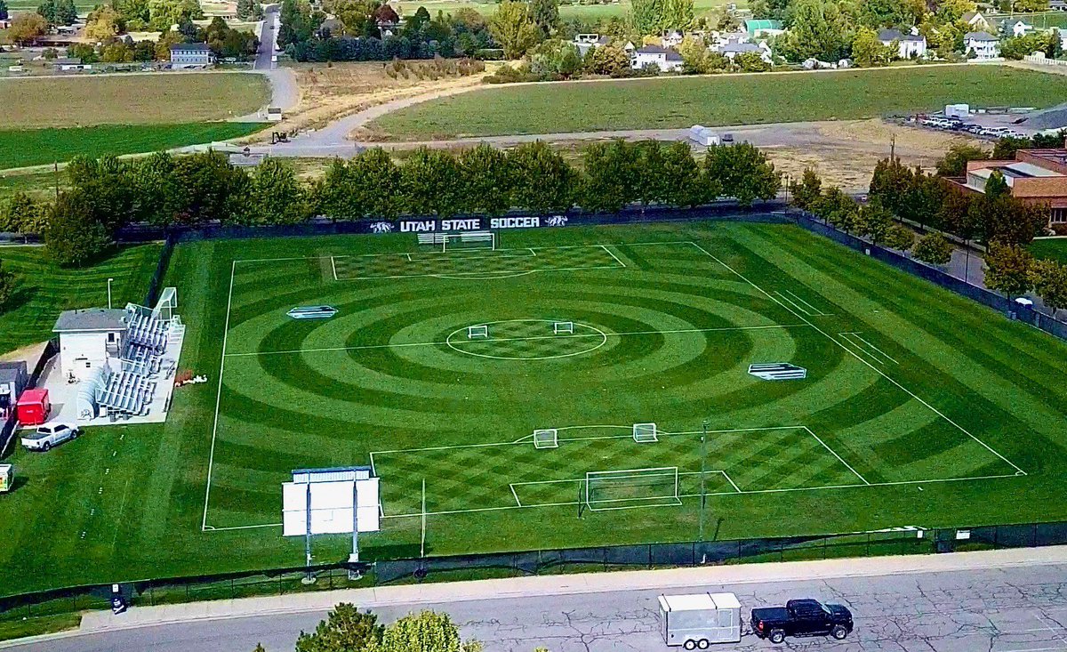 TgC4926's tweet photo. Mow pattern for this week’s games. The sports turf crew has it dialed! @USUSoccer @Nick_bouck @spencer_maughan https://t.co/IEP4CZXgXC