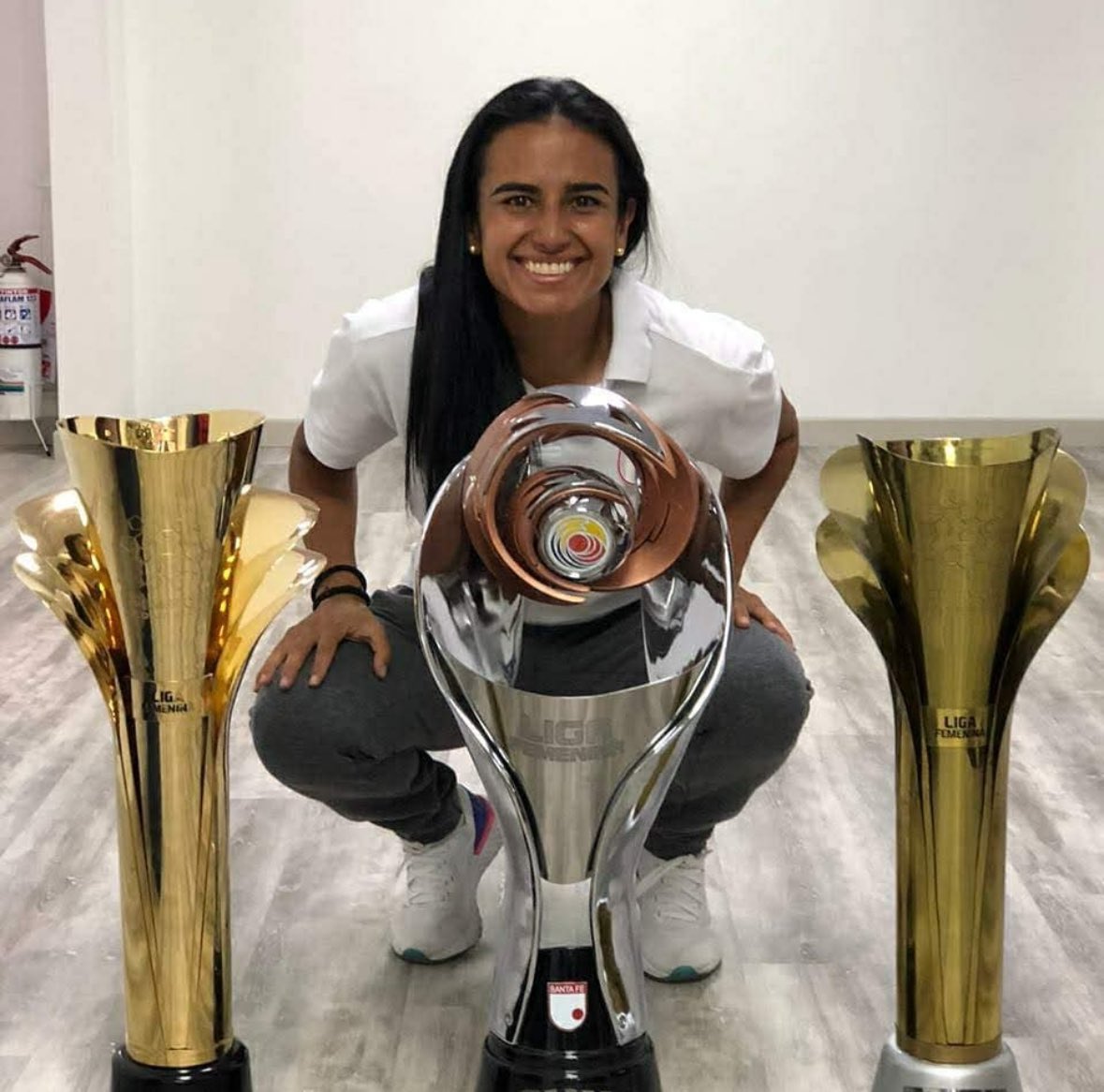 Las lágrimas de Gaby significan mucho

El escudo siempre estuvo primero, asumió que su nivel en un momento no era lo mejor para el equipo, volvió, luchó y hoy es recompensada.

🦁🇮🇩 <a href="/Gabyhuertali/">Gabriela Huertas</a>