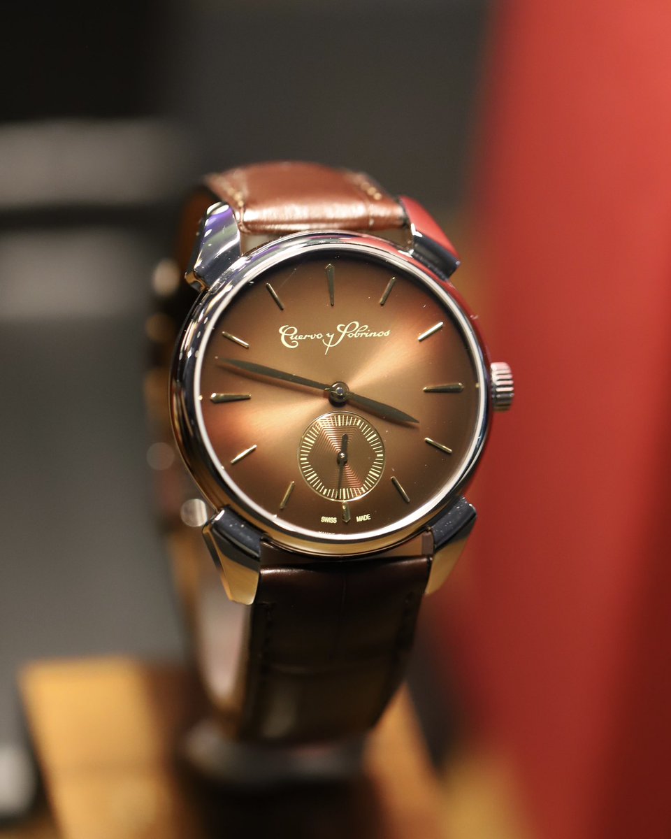 tiempoderelojes's tweet photo. Para este #Siar2024, Cuervo y Sobrinos @CySwatch presentó su Historiador Reserva de la Familia, una edición limitada de 50 piezas en colaboración con José Cuervo Tequila. 

#TiempoDeRelojes⌚️ https://t.co/Qx4lUNGV9d