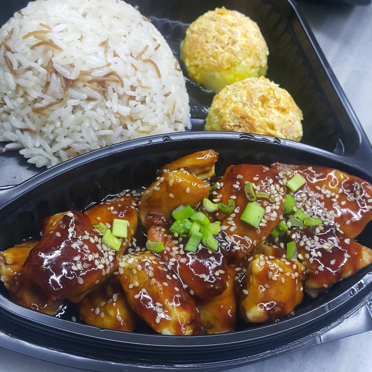 jjsden's tweet photo. Today is #WorldFoodDay #chicken #teriyakisauce #Besiktas #istanbul #yumyum https://t.co/mh6ZMFN1yw