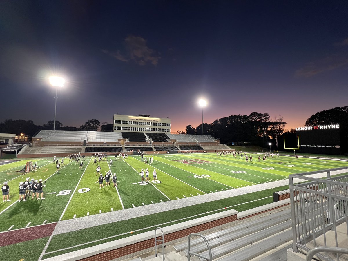 LRUMLAX's tweet photo. A beautiful night for fall lacrosse.

🐻🥍

#GOBEARS | #BetweenTheBricks https://t.co/GJ960KkH5K