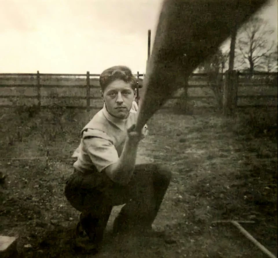 WolfofX's tweet photo. 5. A man takes a selfie using a stick of wood to activate the camera, 1957 https://t.co/rtkgu9UwEn
