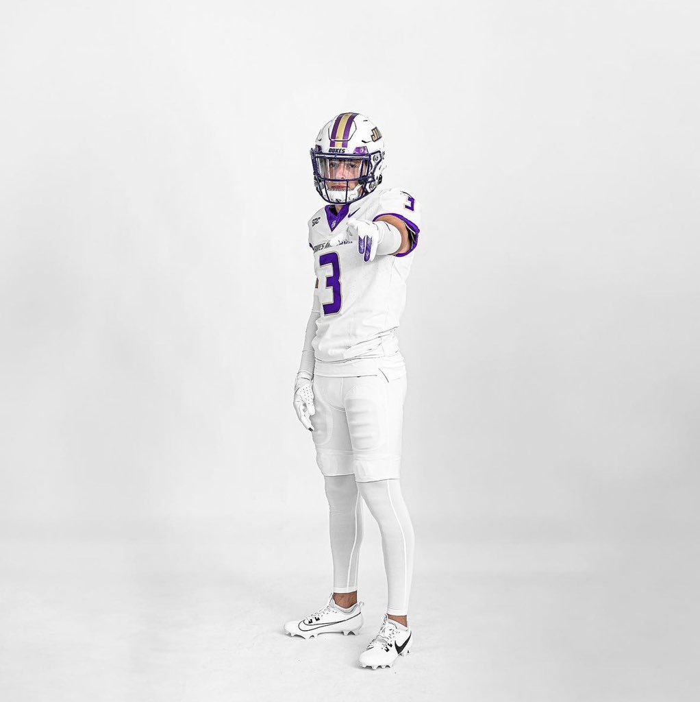 UNISWAG's tweet photo. Icy whites for @JMUFootball 

#uniswag https://t.co/DUQGGnMxxu