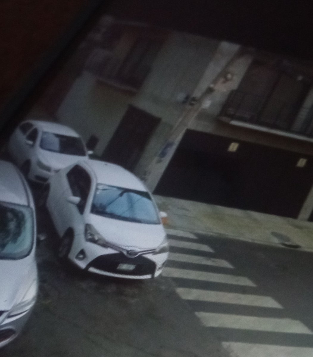 colmoderna's tweet photo. Auto estacionado de manera incorrecta en la calle de Pampas esquina Jesús  Urueta en la Col. Moderna. Ignorando la cebra y abusando del espacio. Placas RDT539. Agradeceremos su apoyo @UCS_GCDMX @OVIALCDMX @SSC_CDMX https://t.co/oDf6W7QBmF