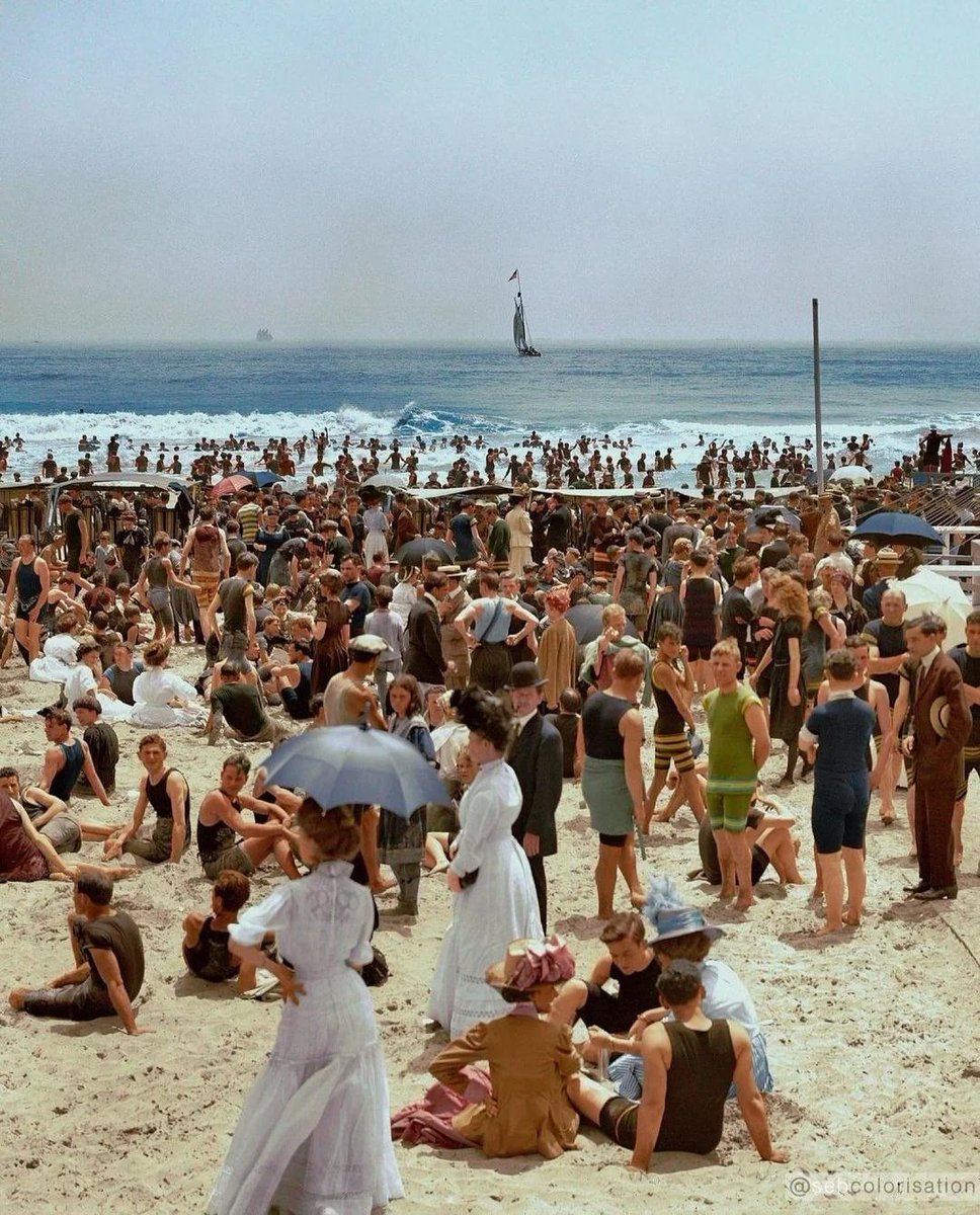2. The crowded beach of Atlantic City photographed in 1908.