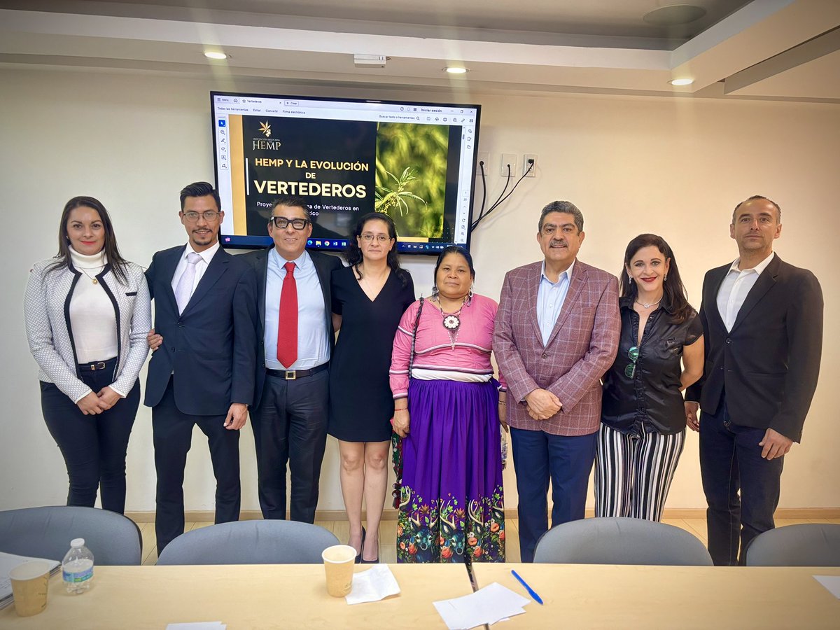 ManuelEspino's tweet photo. Por la tarde nos reunimos la Dip. Amalia López, expertos en la investigación de los usos del #Hemp y el Dip. Juan Antonio González, para apoyar e impulsar su iniciativa en materia de “Regulación del uso y etapas de producción y comercialización del #Cáñamo”. Una propuesta que permitirá generar desarrollo económico y sostenible en múltiples regiones del país.