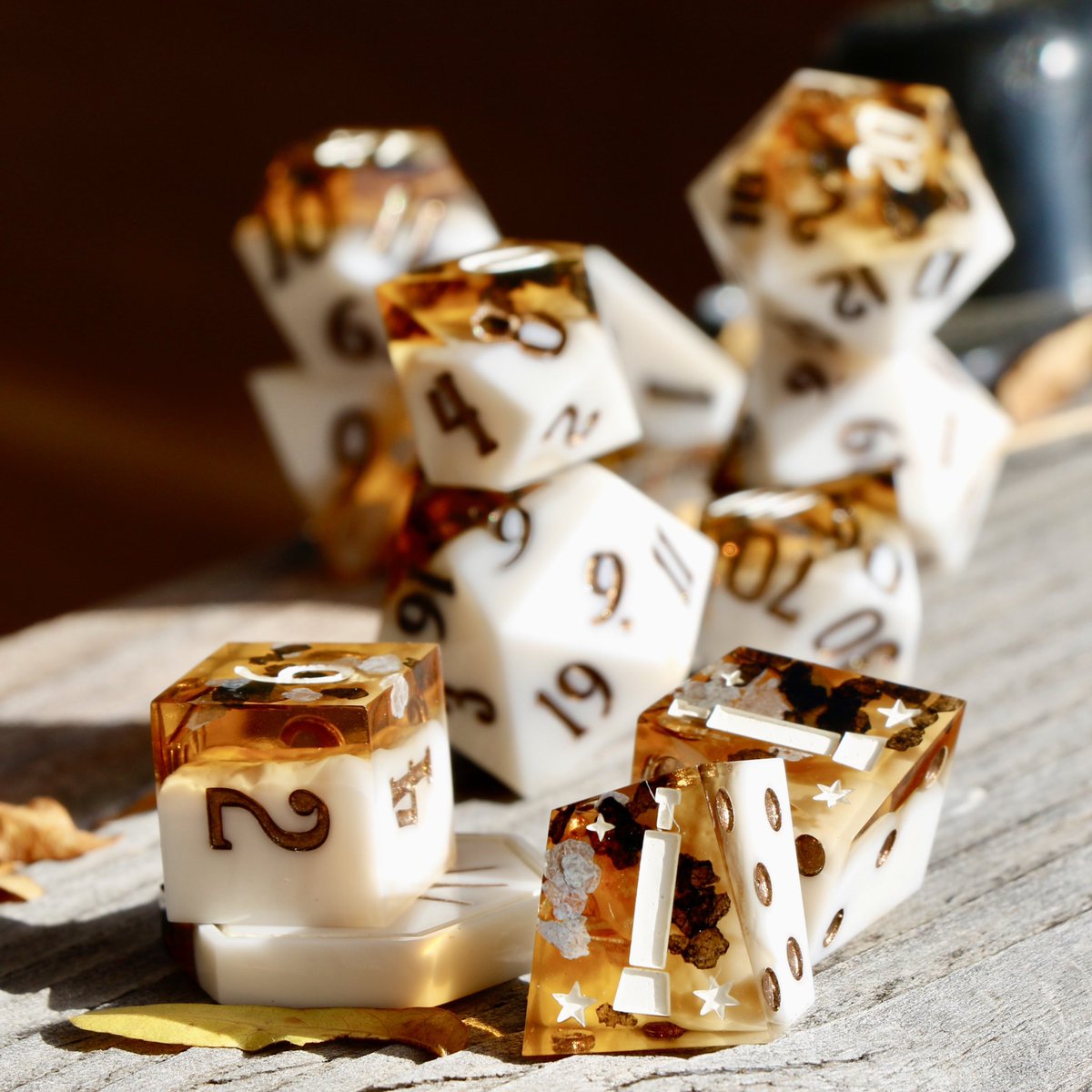 interstellarD20's tweet image. The weather is getting cooler, so it’s roasted marshmallow time once again 🥰🥰