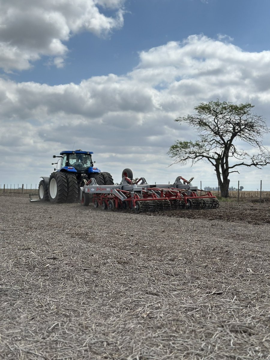 nardienzo1's tweet photo. Descompactando cabeceras a 25cm de profundidad. https://t.co/RQnqCVMm1Z