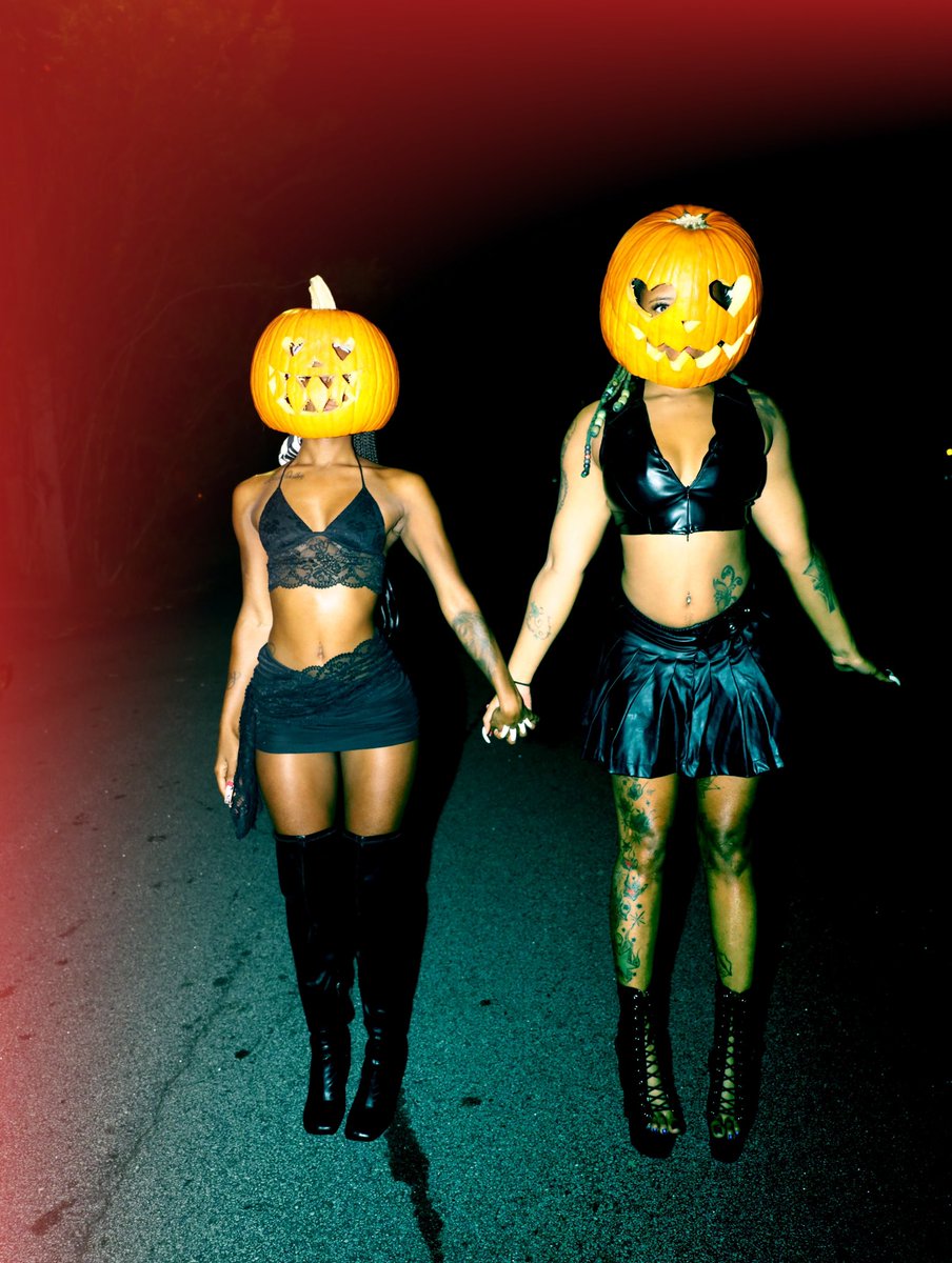 _youngqueenss's tweet photo. pumpkin spice🎃 https://t.co/Zb5r3Vqo4F