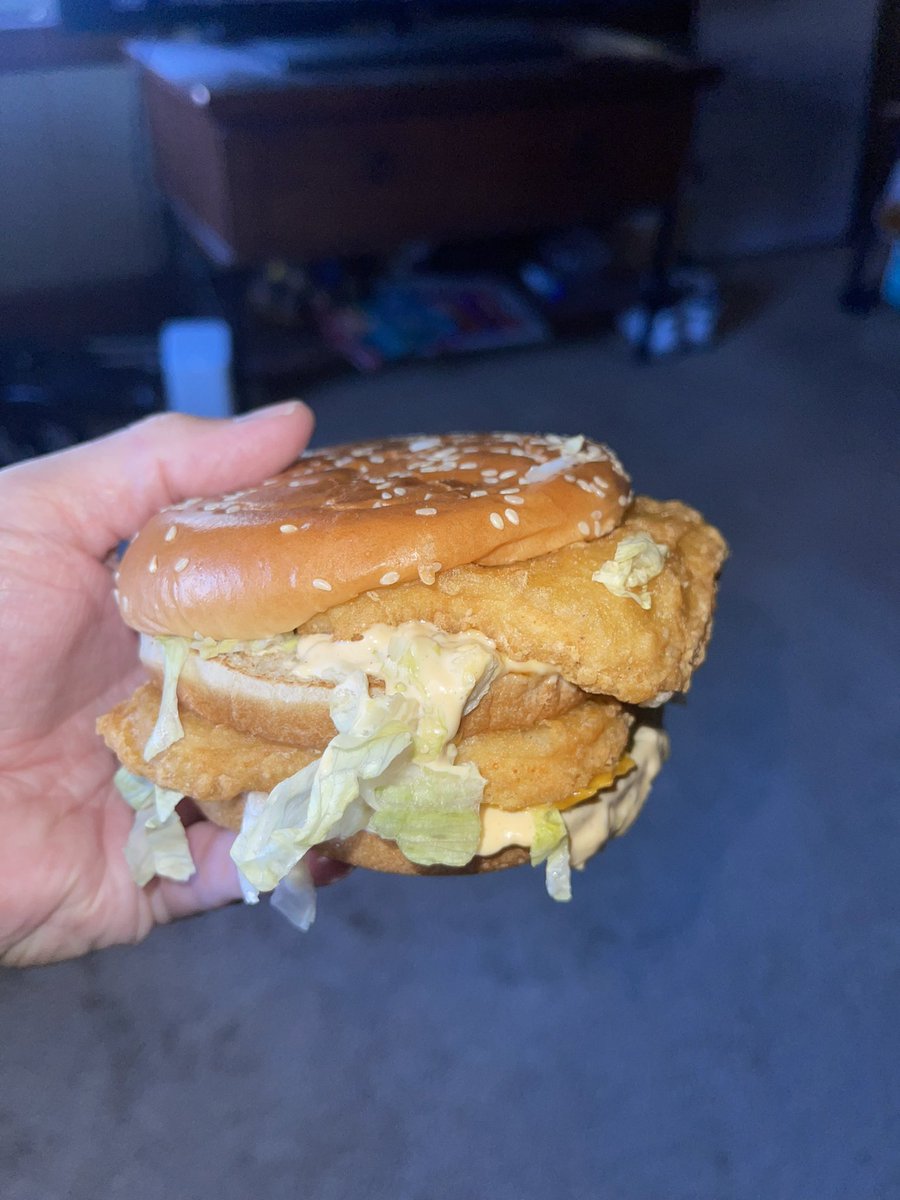 MichaelVerrier1's tweet image. Comparing the #ChickenBigMac vs #TheBigMac . Chicken was ok tasted like two giant chicken nuggets with Big Mac fixing I give this a 8/10. #McDonalds