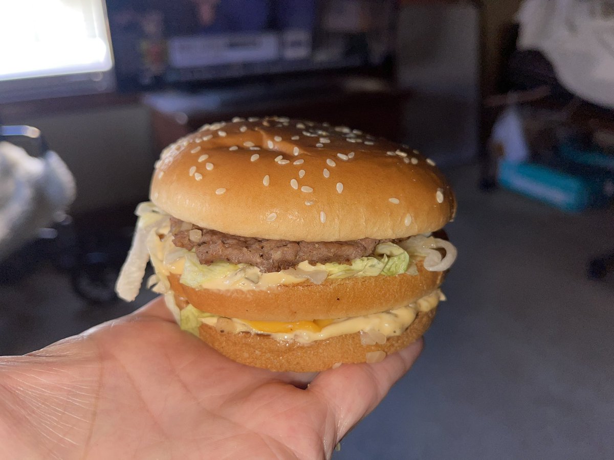 MichaelVerrier1's tweet image. Comparing the #ChickenBigMac vs #TheBigMac . Chicken was ok tasted like two giant chicken nuggets with Big Mac fixing I give this a 8/10. #McDonalds