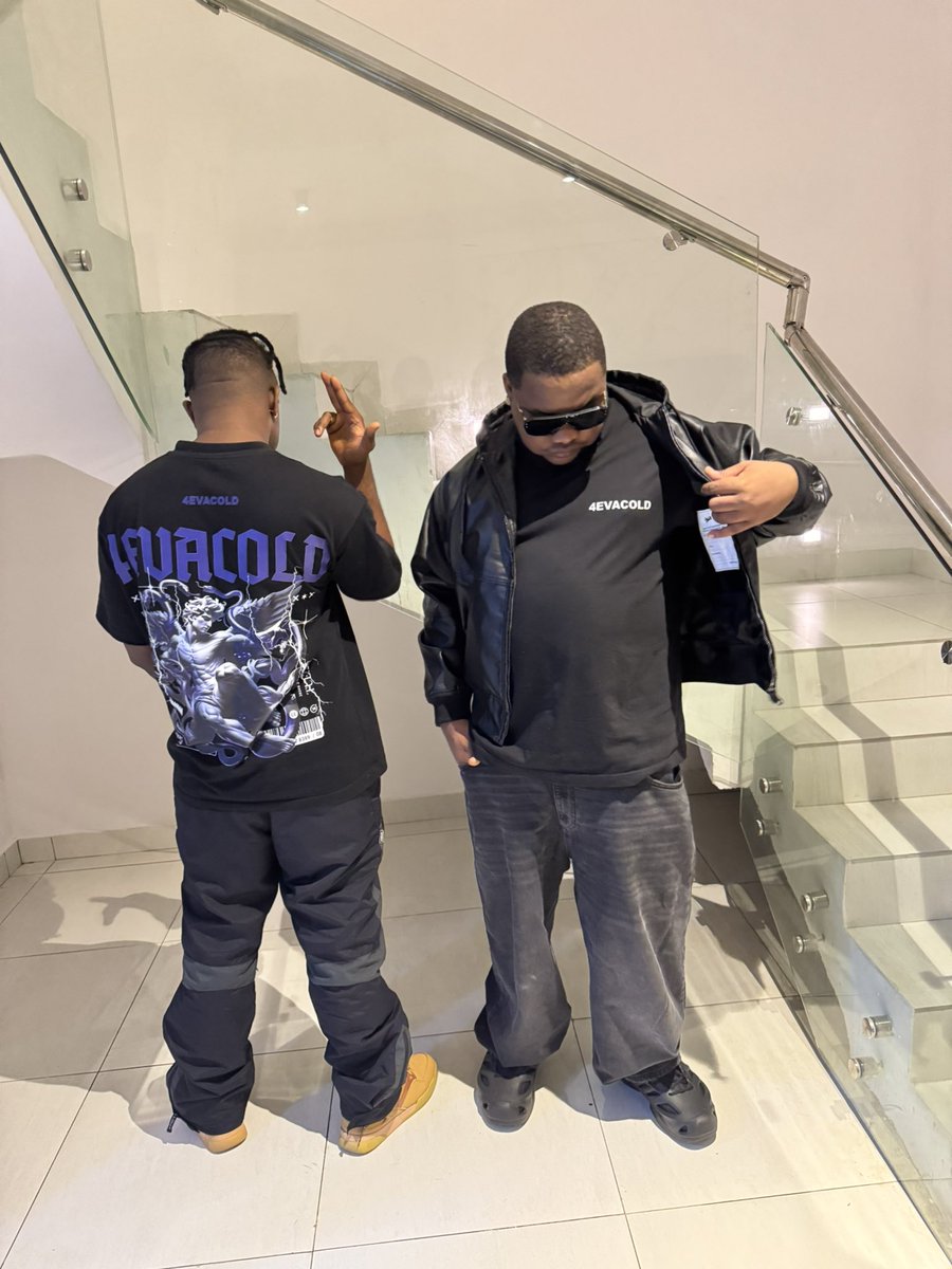 JohnDeeVibe's tweet photo. #4EvaCOLD🛍🔥 https://t.co/H3ohedvBcP