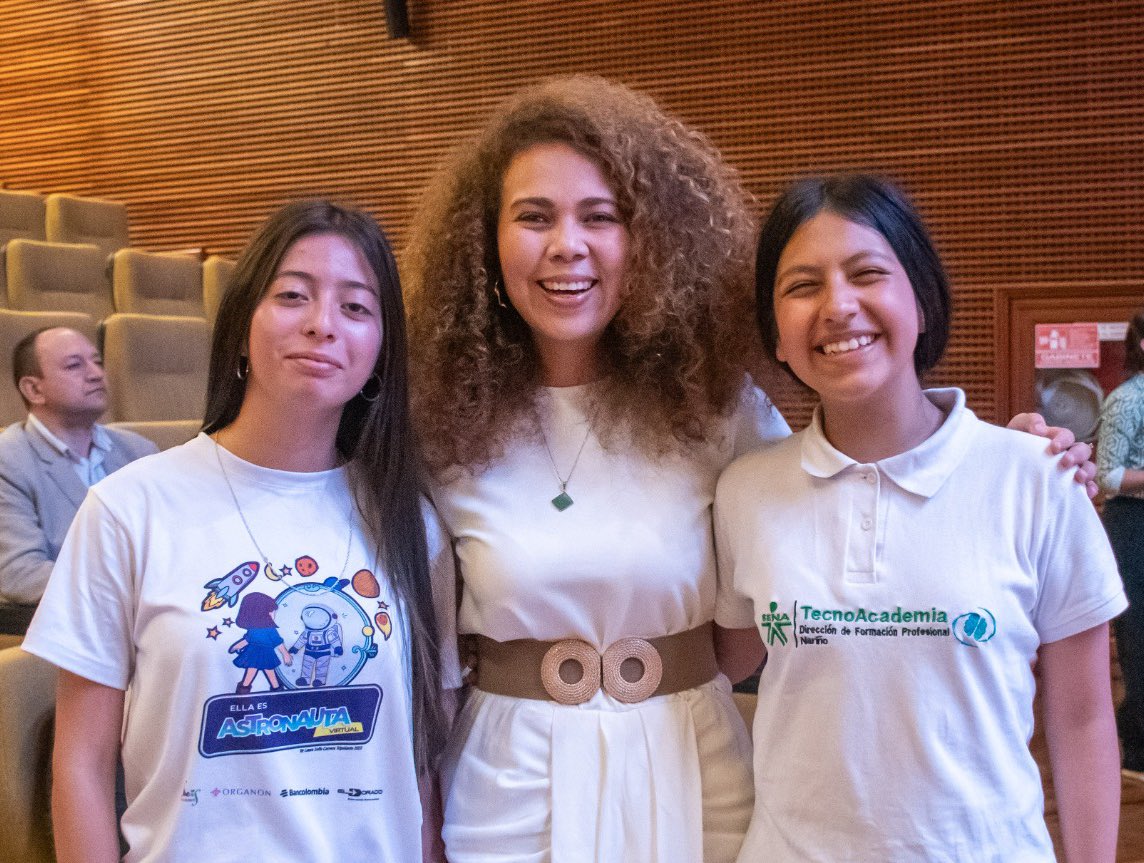 MincienciasCo's tweet photo. En el desarrollo del #EncuentroCODECTI la ministra @YeseniaOlayaR participó en el foro 'Gobernanza para el cambio: hacia una CTeI más inclusiva' para dialogar sobre la construcción colectiva de políticas públicas que respondan a los desafíos territoriales. https://t.co/ilOdoxQVI3