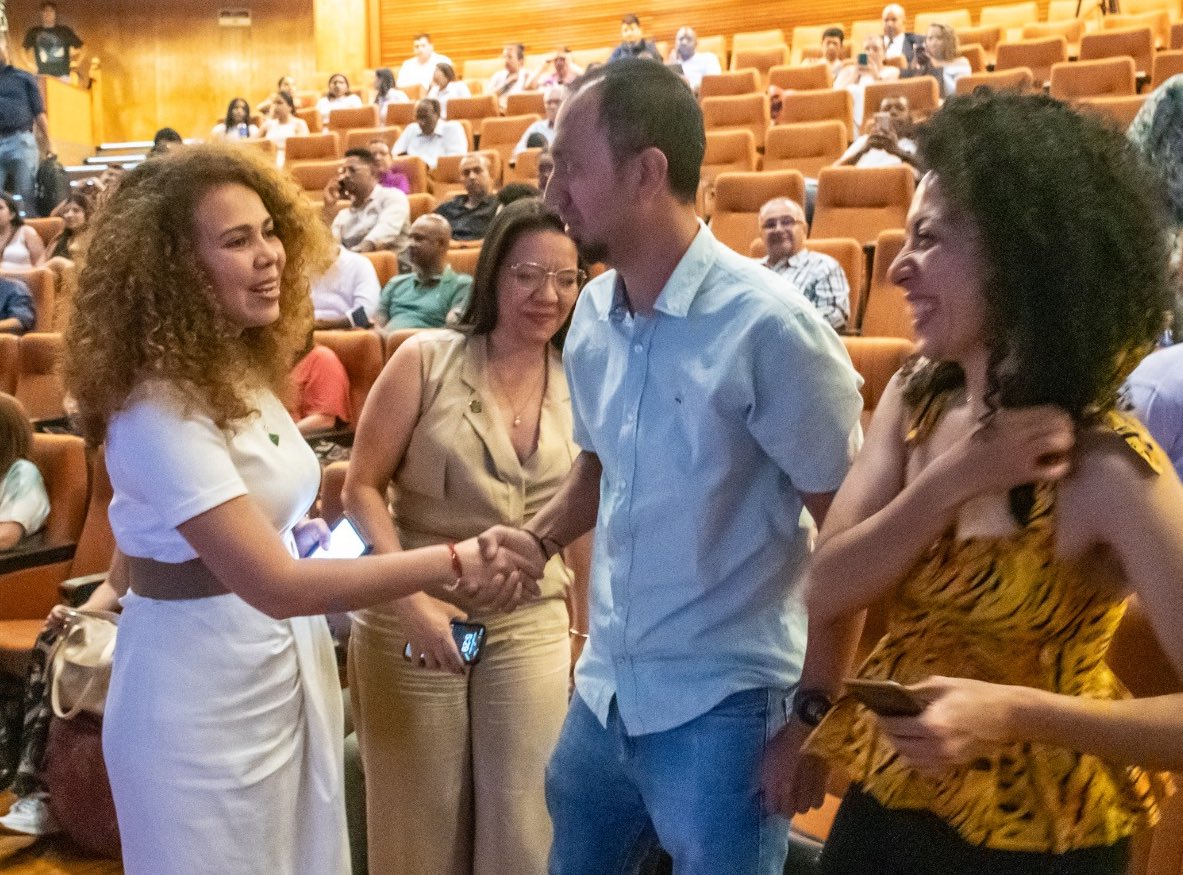 MincienciasCo's tweet photo. En el desarrollo del #EncuentroCODECTI la ministra @YeseniaOlayaR participó en el foro 'Gobernanza para el cambio: hacia una CTeI más inclusiva' para dialogar sobre la construcción colectiva de políticas públicas que respondan a los desafíos territoriales. https://t.co/ilOdoxQVI3