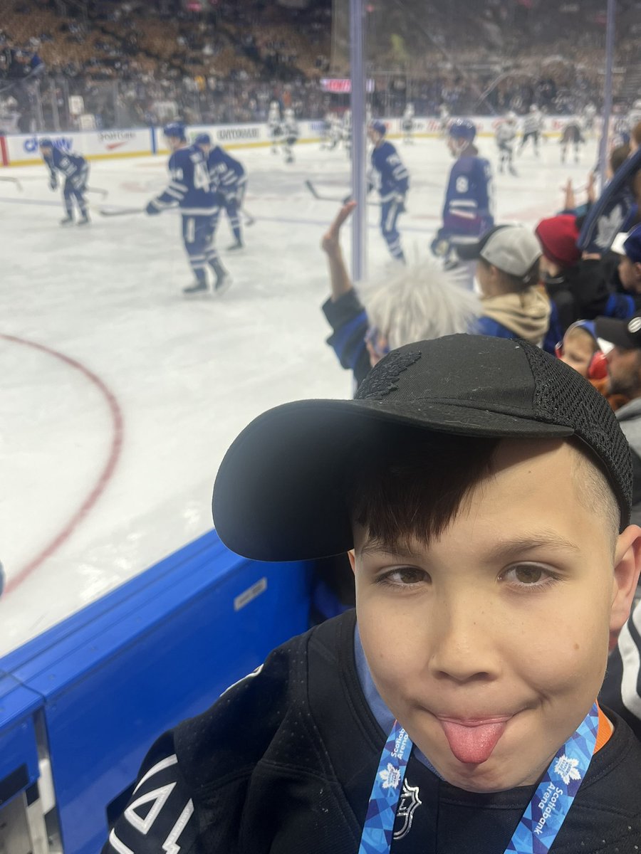Team_smartass's tweet photo. #leafsforever #goleafsgo out with the best kid tonight. https://t.co/pGu32Wz0Rq