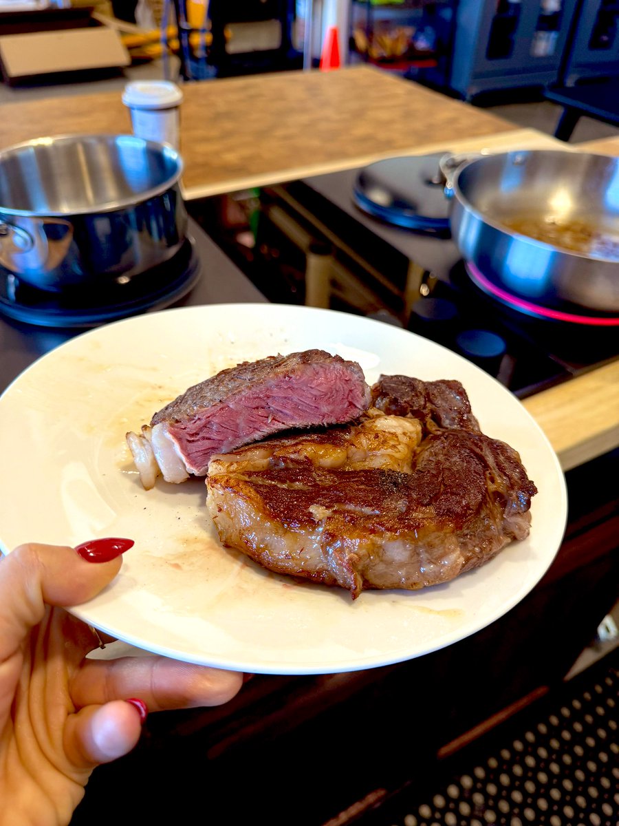 Melt_Dem's tweet photo. thanks to @sdamico @ImpulseLabs_ for making me the perfect steak 🫶 seared off at a steady 420* on a fully electric induction stove with its own battery 

the future of our built world is changing so quickly and it makes me so excited https://t.co/TRupIxv3Oq