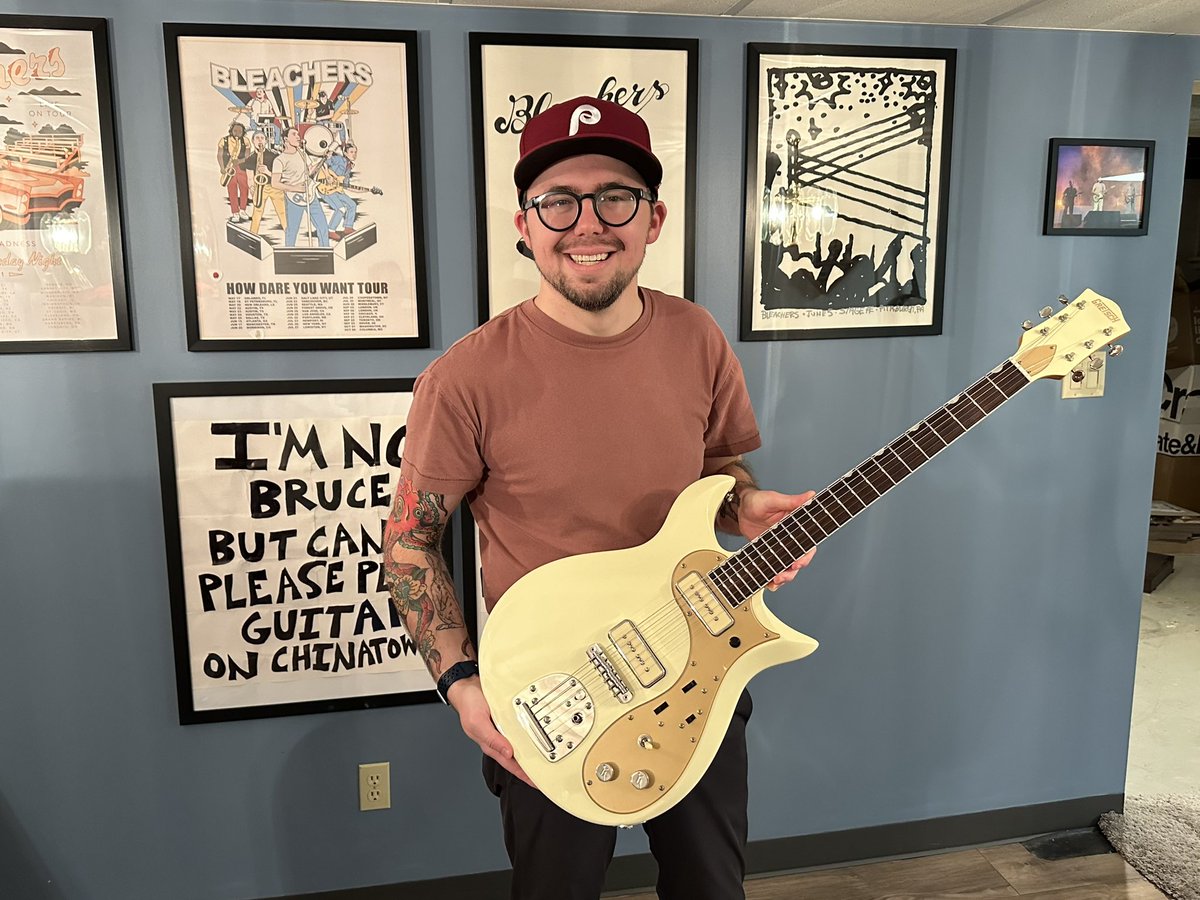 Princess Antonoff is an absolute beaut! 🫶🏻

Much of the music that’s shaped my life these last few years was seemingly brought to life on <a href="/jackantonoff/">jackantonoff</a>’s own Gretsch Princess. This guitar feels like my own little piece of New Jersey lore.