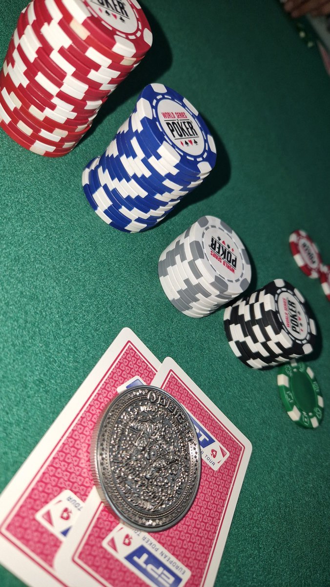roby10zip's tweet photo. Shuffle up and deal... https://t.co/zg8qlHGdZ0