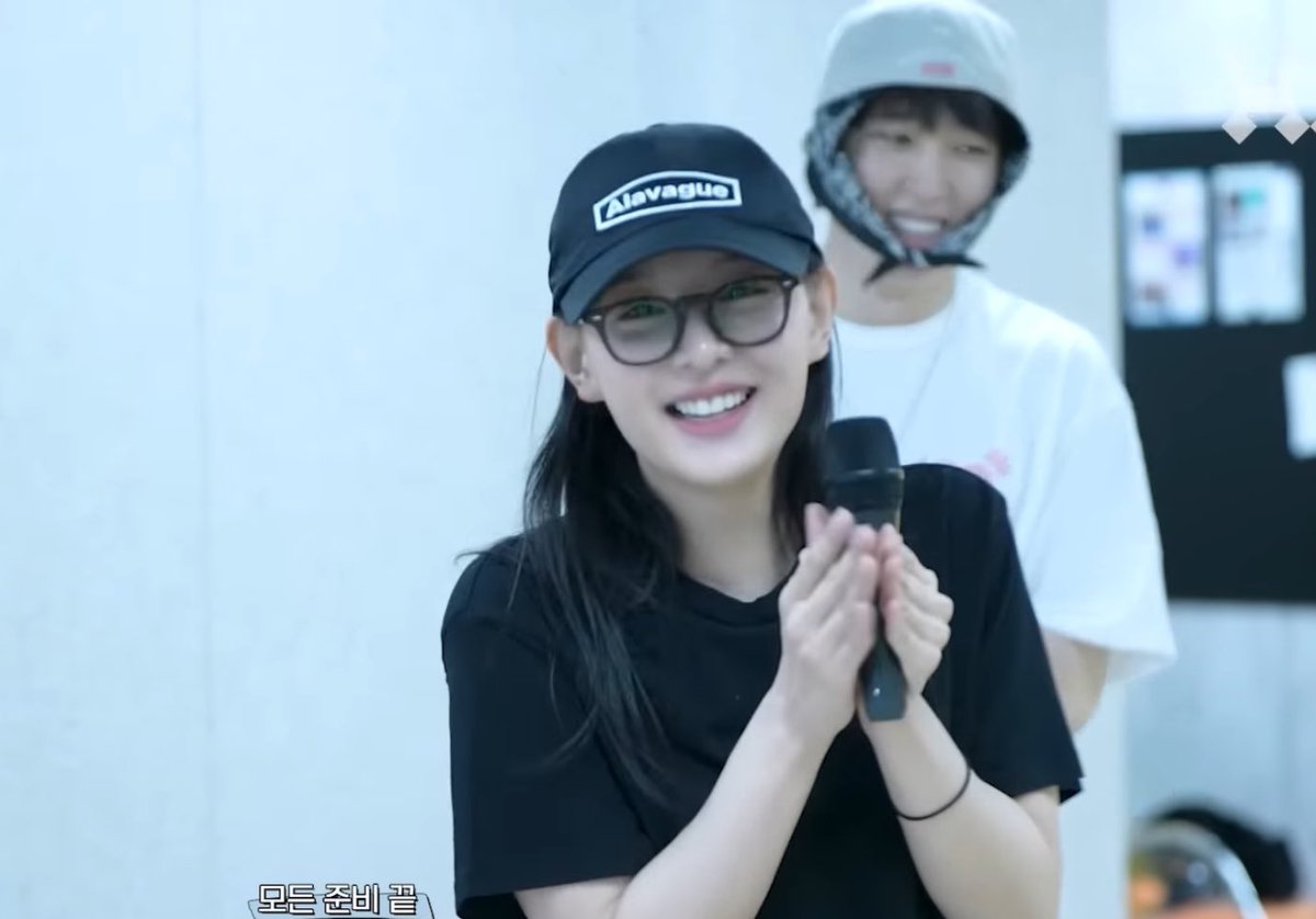 beejouz76's tweet photo. Jiwon's past birthday's have been spent on the set for the past few years I think
2020 - lovestruck in the city
2021 - my liberation notes
2023- queen of tears

On October 19, 2024x wherever you may be, or whatever you wish to do on that day,may your 2024 birthday be filled with love, smiles, cheers, wonderful greetings/messages, touching birthday-filled sights (billboard ads, led ads) and wonderful, wonderful, sincere people. 

I wish that at the end of the day, you can say , "My heart is full." ❤️

Happy birthday, Jiwonie! 😍

Enjoy your day and just do what your heart desires (bunggeopang and the likes ) 😂

#HappyJiwonDay
#HappyGeewoniiDay
#KimJiWon