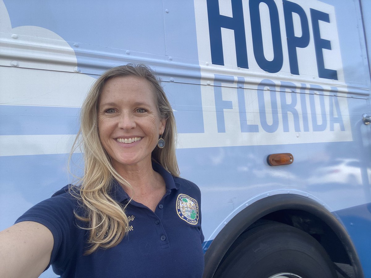 LindsayCrossFL's tweet photo. Cooper and I helped out at the Hope Bus today in Pinellas Park. They served 1,952 people today and will be back tomorrow at 10am at the Pinellas Park Performing Arts Center: 4951 78th Ave N, Pinellas Park
#hopeflorida #fdcf #fdjj #hurricanerecovery #pinellaspark https://t.co/2N0K4juxc6