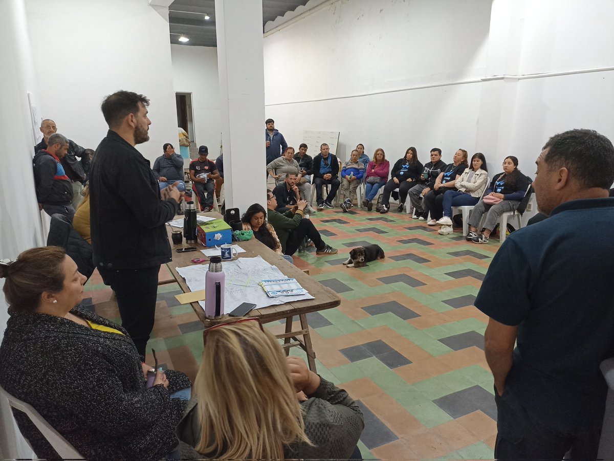 tvflorida's tweet photo. Sector "Juntos", lista 36, que postula a la diputación a @CStopingi realiza reunión en su sede de la calle Independencia. https://t.co/XzyNhAMRnx