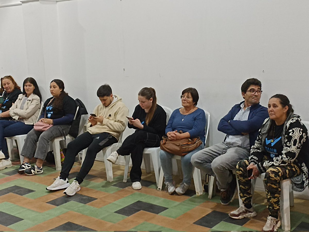 tvflorida's tweet photo. Sector "Juntos", lista 36, que postula a la diputación a @CStopingi realiza reunión en su sede de la calle Independencia. https://t.co/XzyNhAMRnx