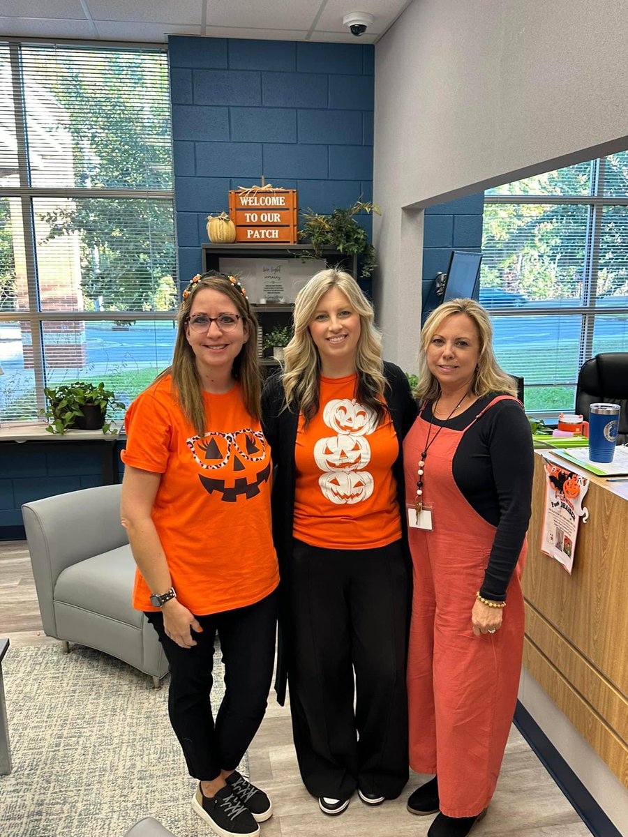 MrsSNicely's tweet photo. Celebrating #Unityday at @ShadyBrookElem today and everyday! #wearyourorange #bekind #nationalunityday #beshady #bulldogprideishardtohide https://t.co/AR9cIemjZ6