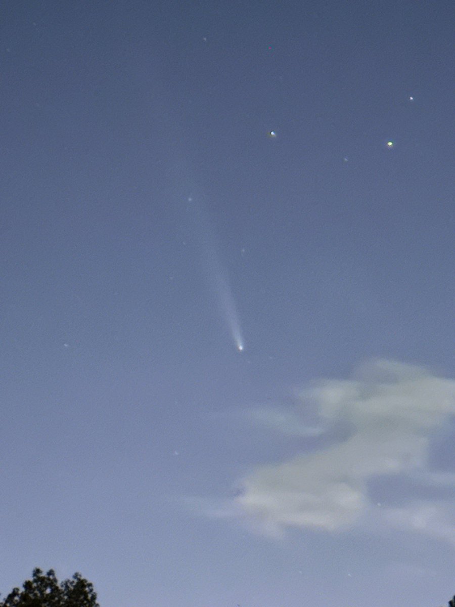 trentfaris's tweet photo. It took me a bit to find her but there she is!! Comet Atlas!! ☄️ In #CatawbaSC #cometatlas @NWSGSP @wxbrad https://t.co/JQiwr4zhM4