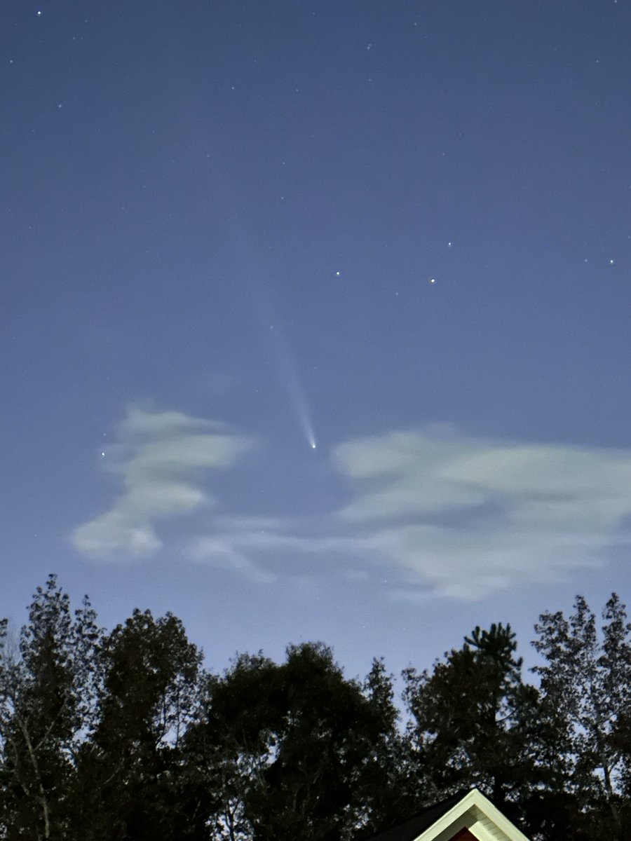trentfaris's tweet photo. It took me a bit to find her but there she is!! Comet Atlas!! ☄️ In #CatawbaSC #cometatlas @NWSGSP @wxbrad https://t.co/JQiwr4zhM4